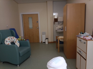 A picture of a hospital room.